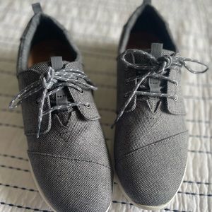 TOMS Women's Cabrillo Sneaker brand new never worn super comfortable